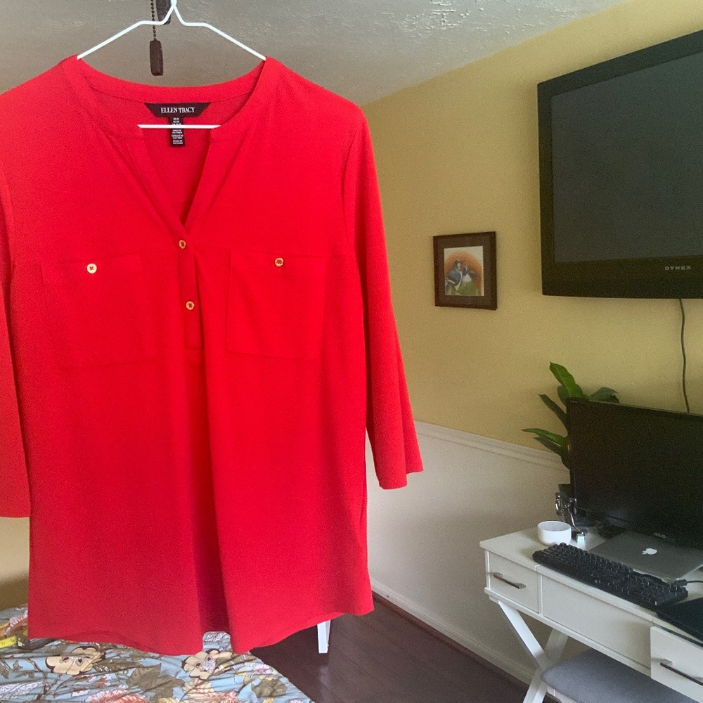 Ellen Tracy medium length sleeve button up